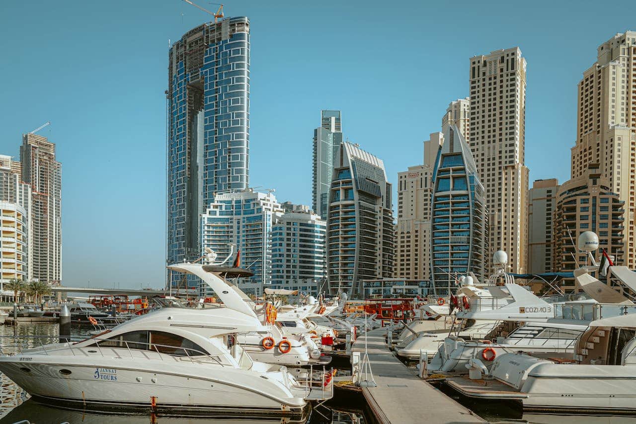 Погрузитесь в роскошь с лучшими яхтенными прогулками в Дубай Марине